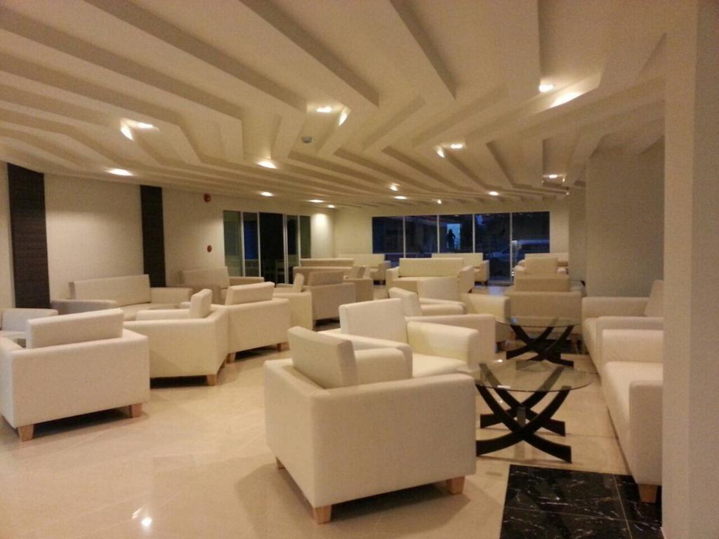 Hotel R-Con Rest Sea Pattaya Exterior foto