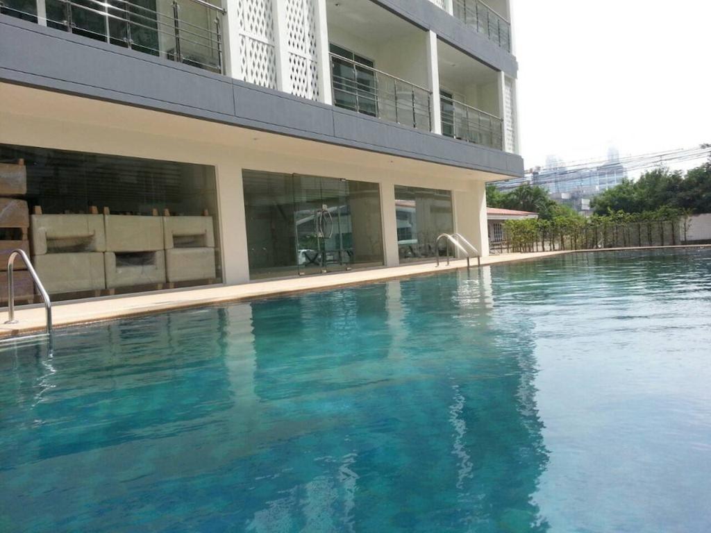 Hotel R-Con Rest Sea Pattaya Exterior foto