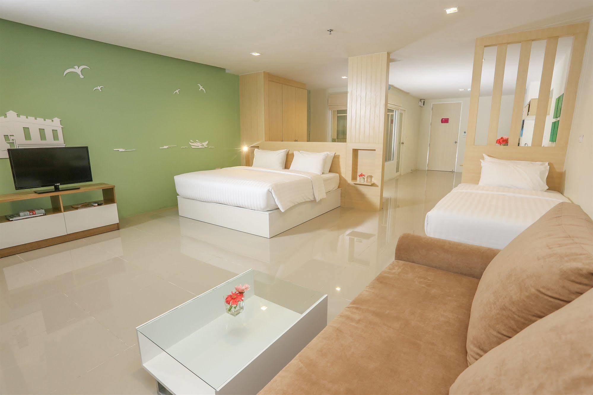Hotel R-Con Rest Sea Pattaya Exterior foto