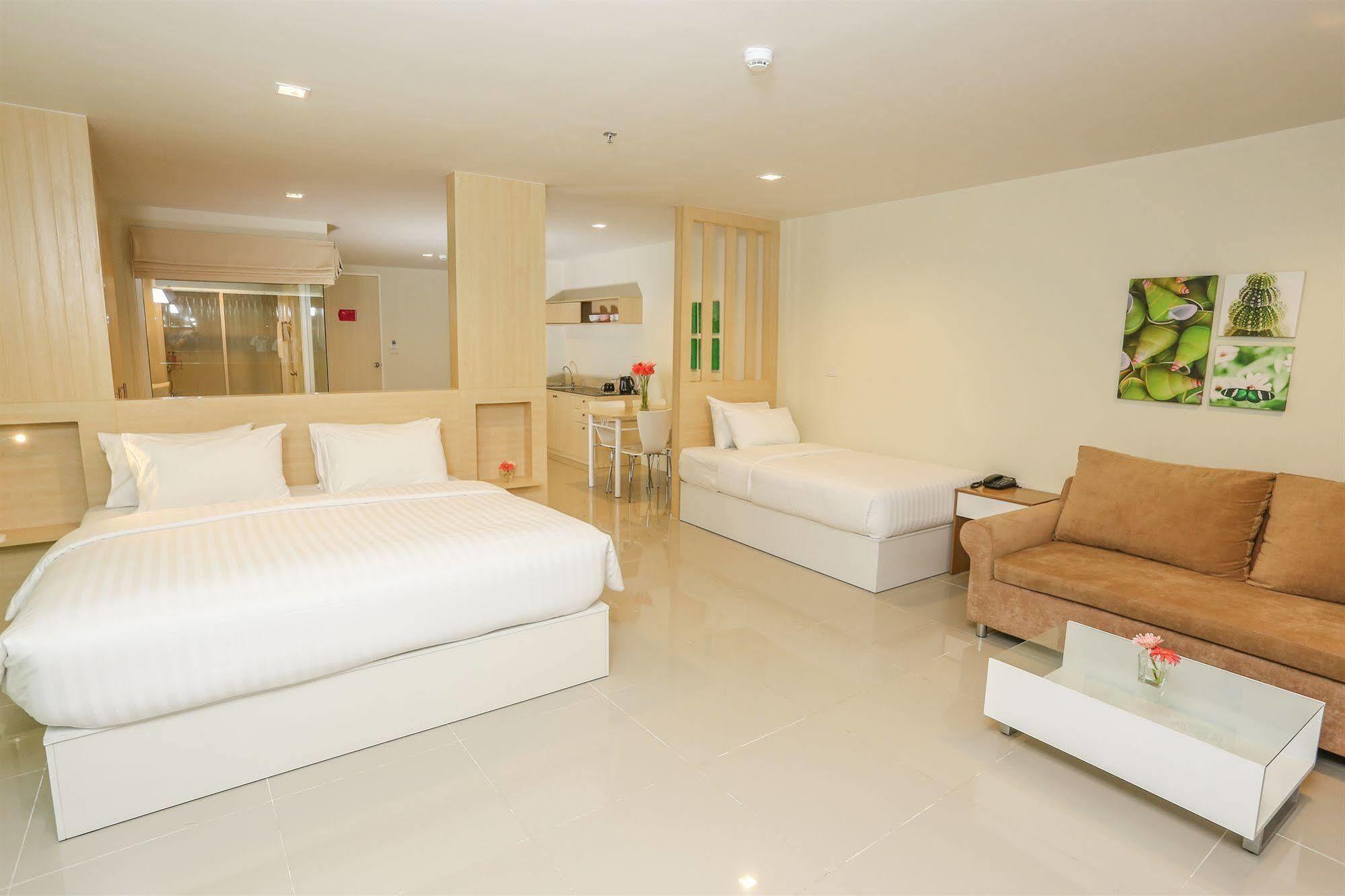 Hotel R-Con Rest Sea Pattaya Exterior foto